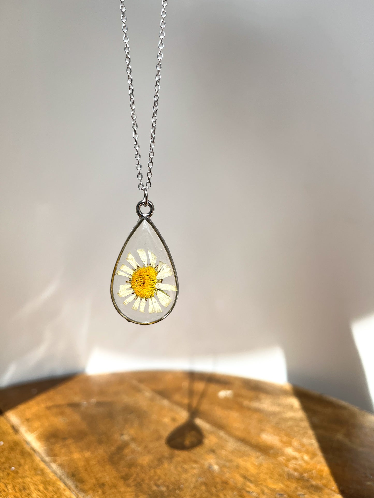 Daisy Resin Necklace