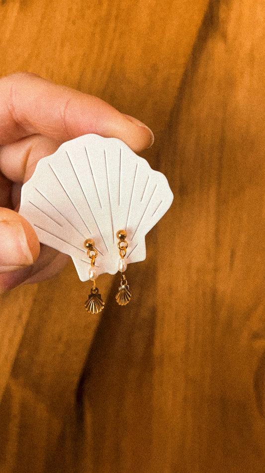 Gold Clamshell & Pearl Earrings