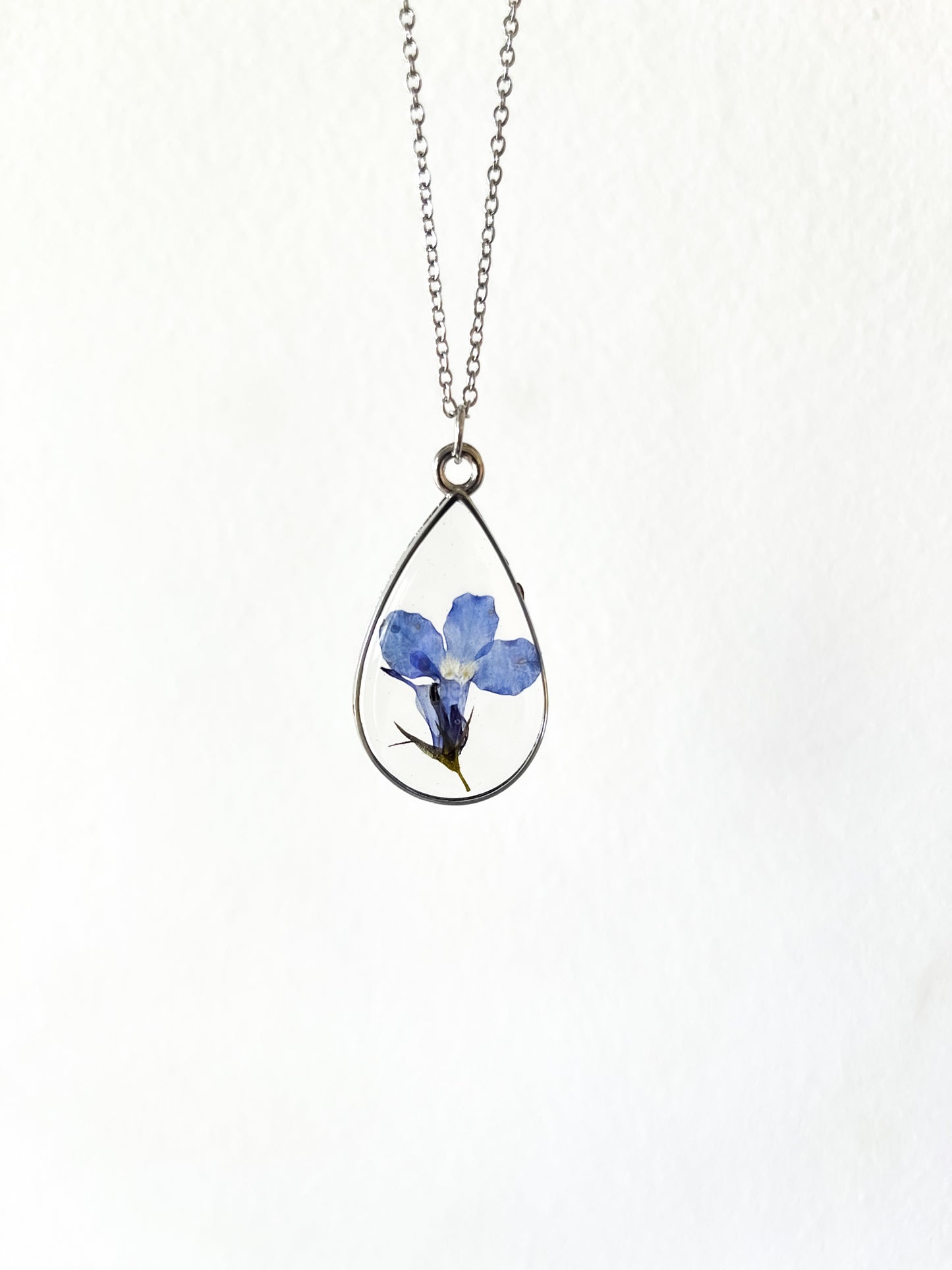 Lobelia Resin Necklace